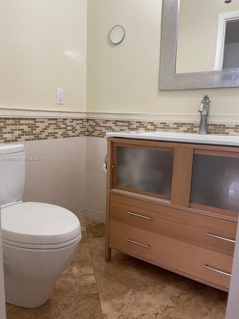 19265 E Saint Andrews Dr , Hialeah, FL 33015 Photo