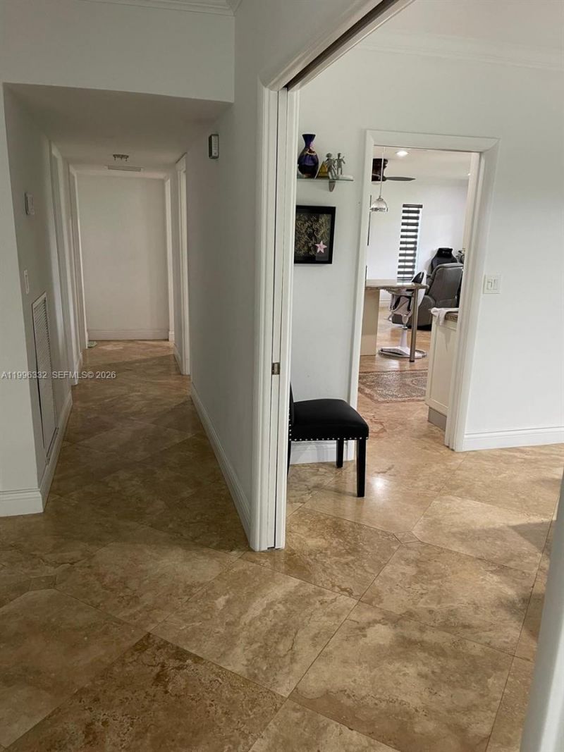 19265 E Saint Andrews Dr , Hialeah, FL 33015 Photo