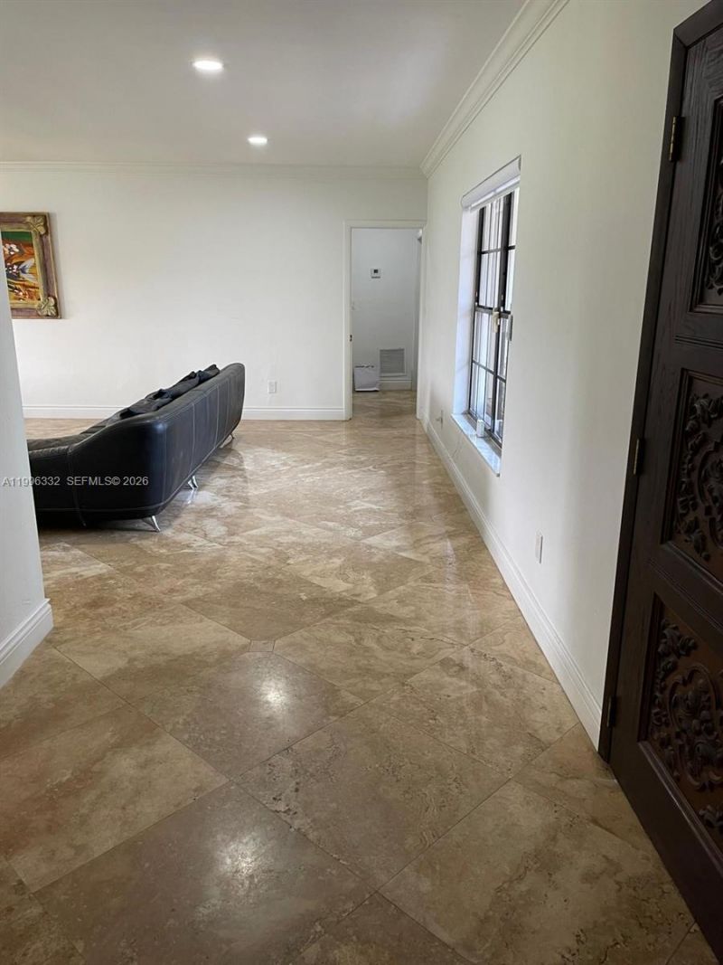 19265 E Saint Andrews Dr , Hialeah, FL 33015 Photo