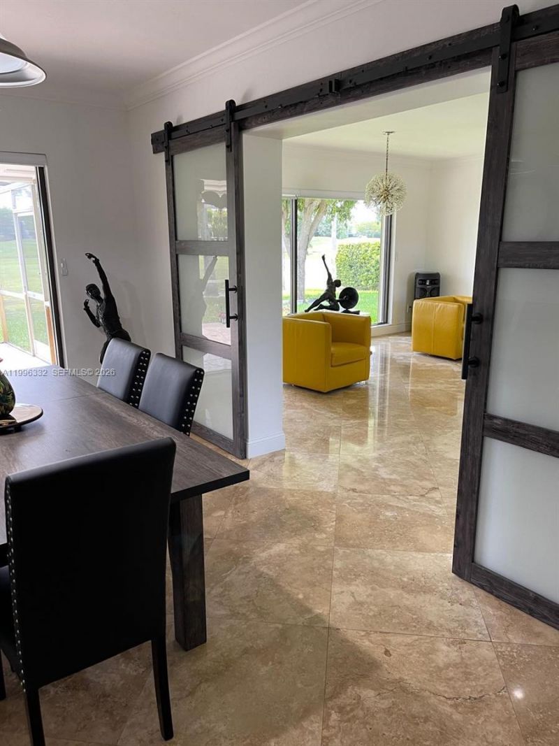 19265 E Saint Andrews Dr , Hialeah, FL 33015 Photo