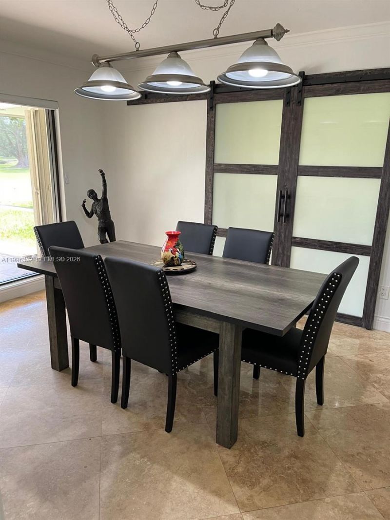 19265 E Saint Andrews Dr , Hialeah, FL 33015 Photo