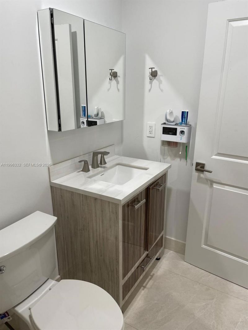 19265 E Saint Andrews Dr , Hialeah, FL 33015 Photo