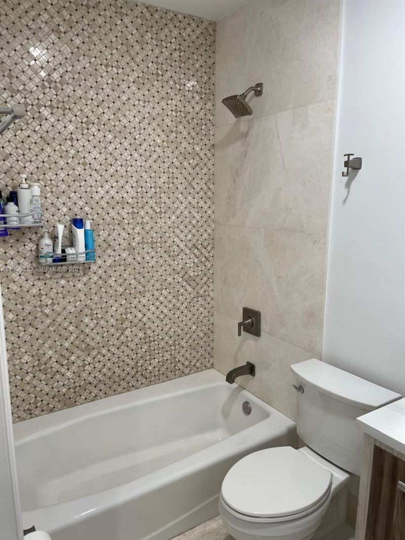 19265 E Saint Andrews Dr , Hialeah, FL 33015 Photo