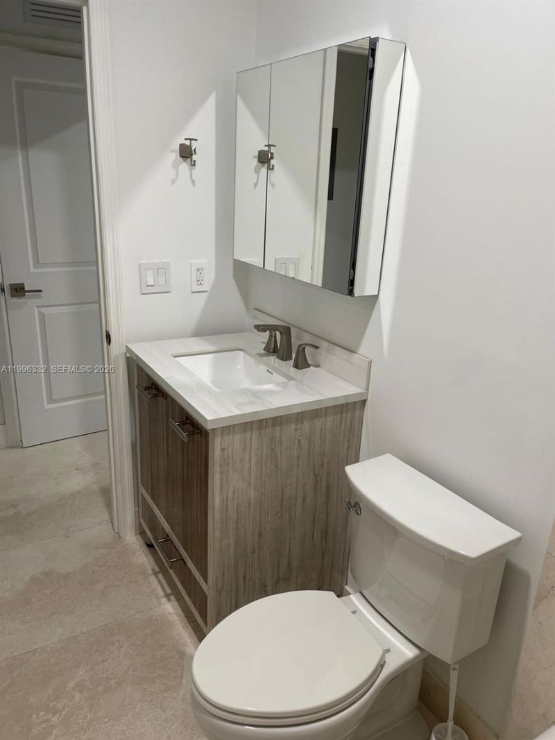 19265 E Saint Andrews Dr , Hialeah, FL 33015 Photo