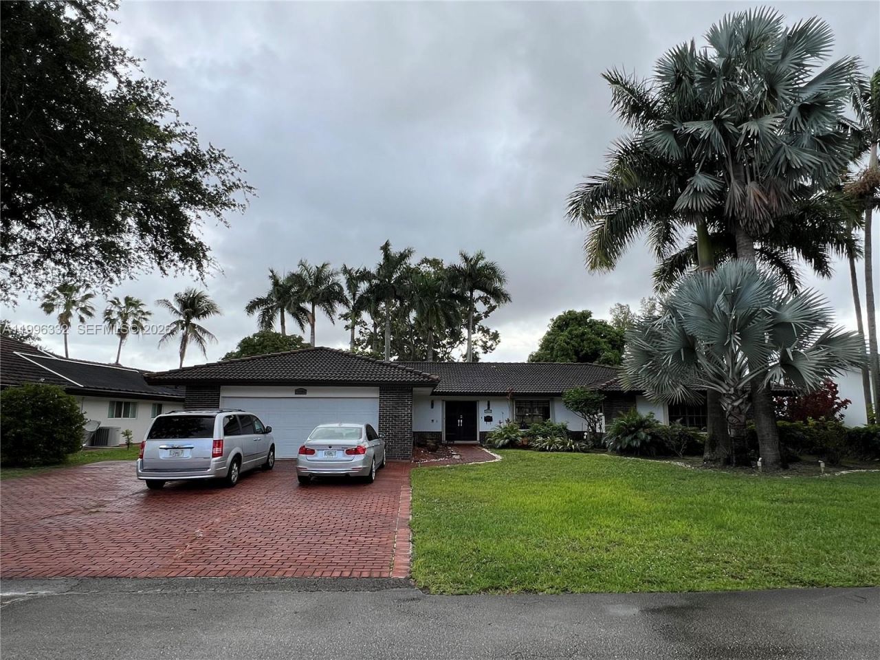 19265 E Saint Andrews Dr , Hialeah, FL 33015 Photo