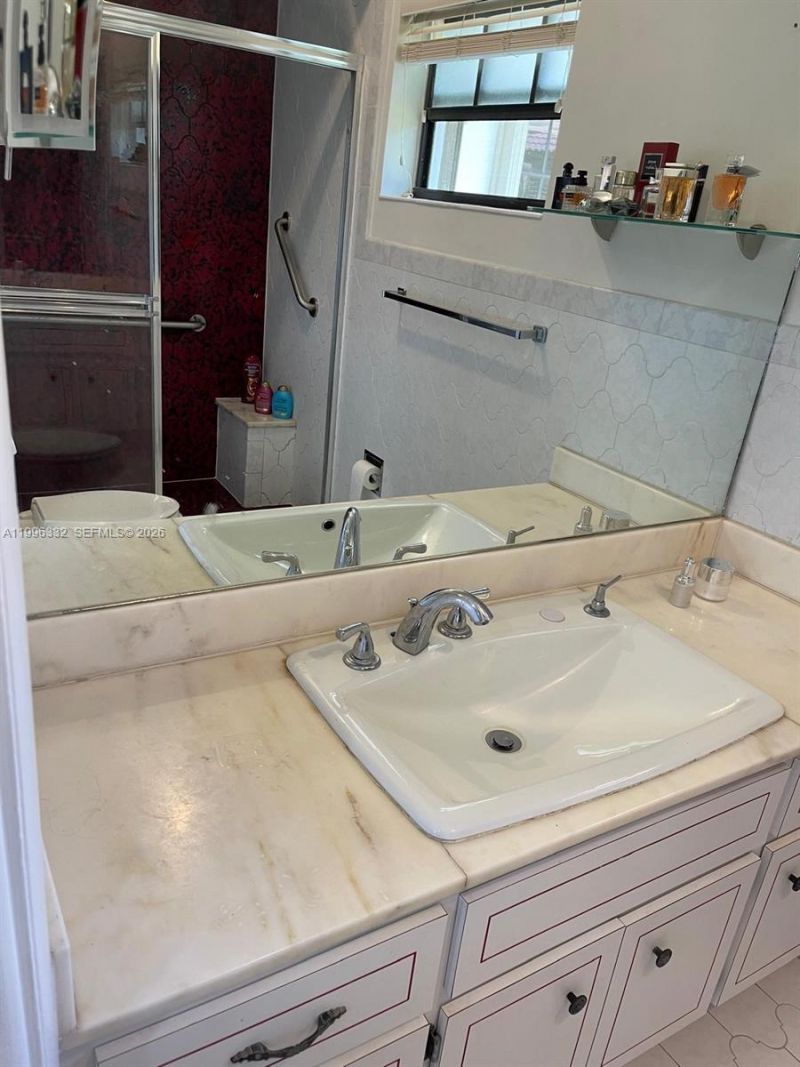 19265 E Saint Andrews Dr , Hialeah, FL 33015 Photo