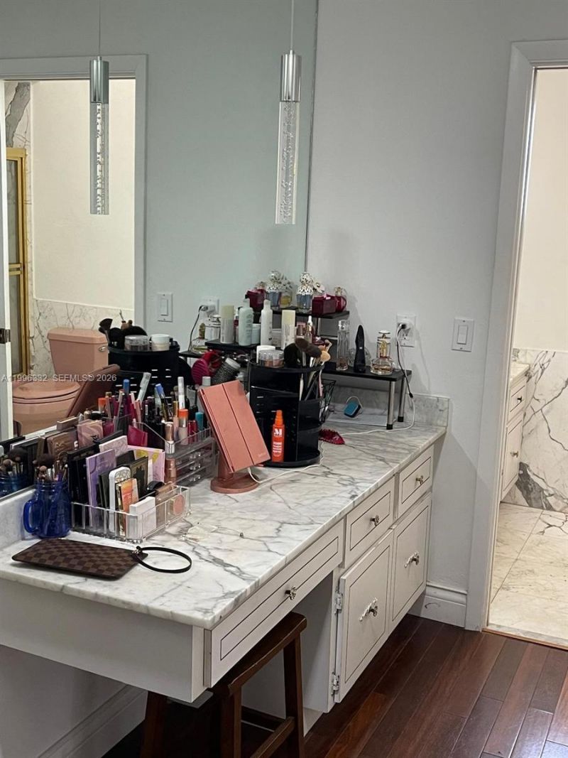 19265 E Saint Andrews Dr , Hialeah, FL 33015 Photo