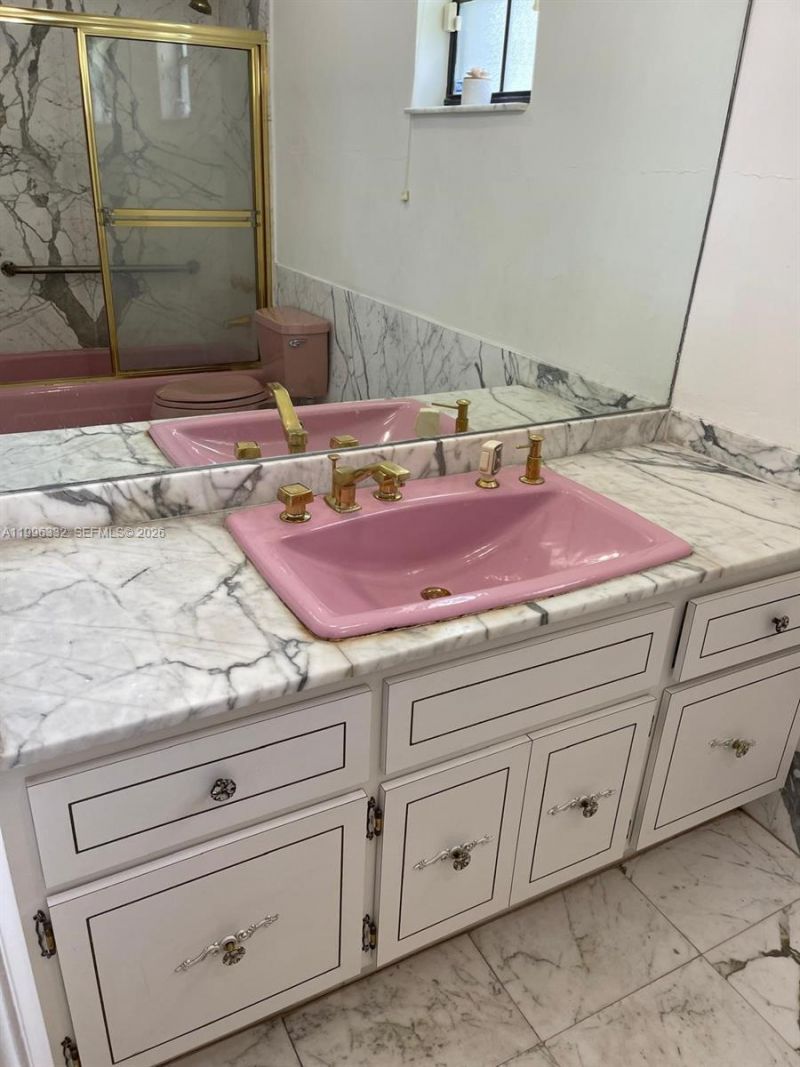 19265 E Saint Andrews Dr , Hialeah, FL 33015 Photo