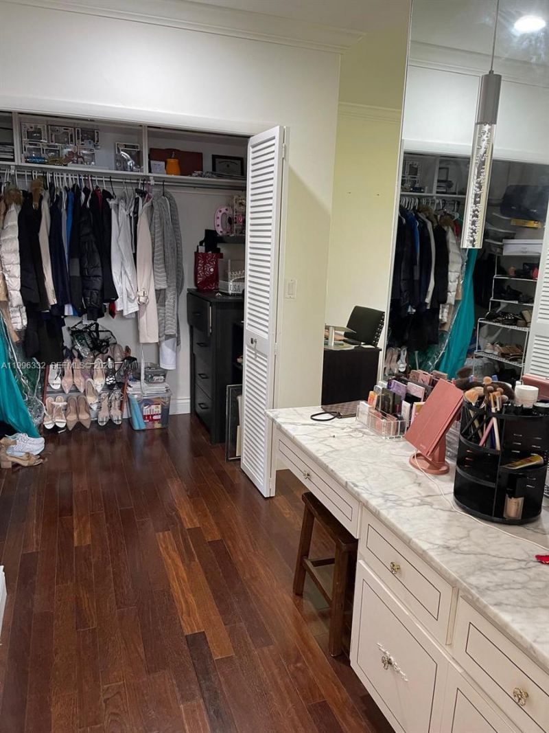 19265 E Saint Andrews Dr , Hialeah, FL 33015 Photo