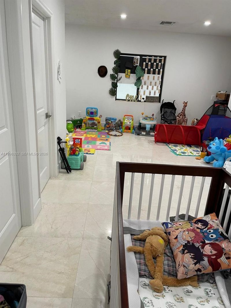 19265 E Saint Andrews Dr , Hialeah, FL 33015 Photo