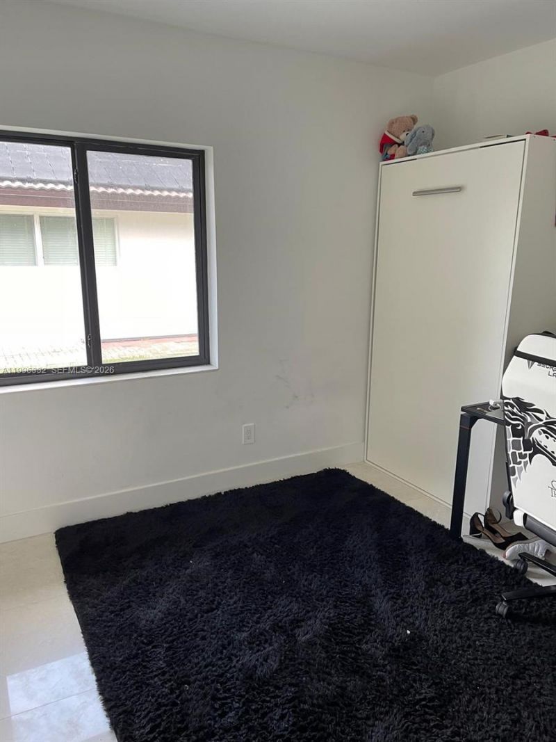 19265 E Saint Andrews Dr , Hialeah, FL 33015 Photo