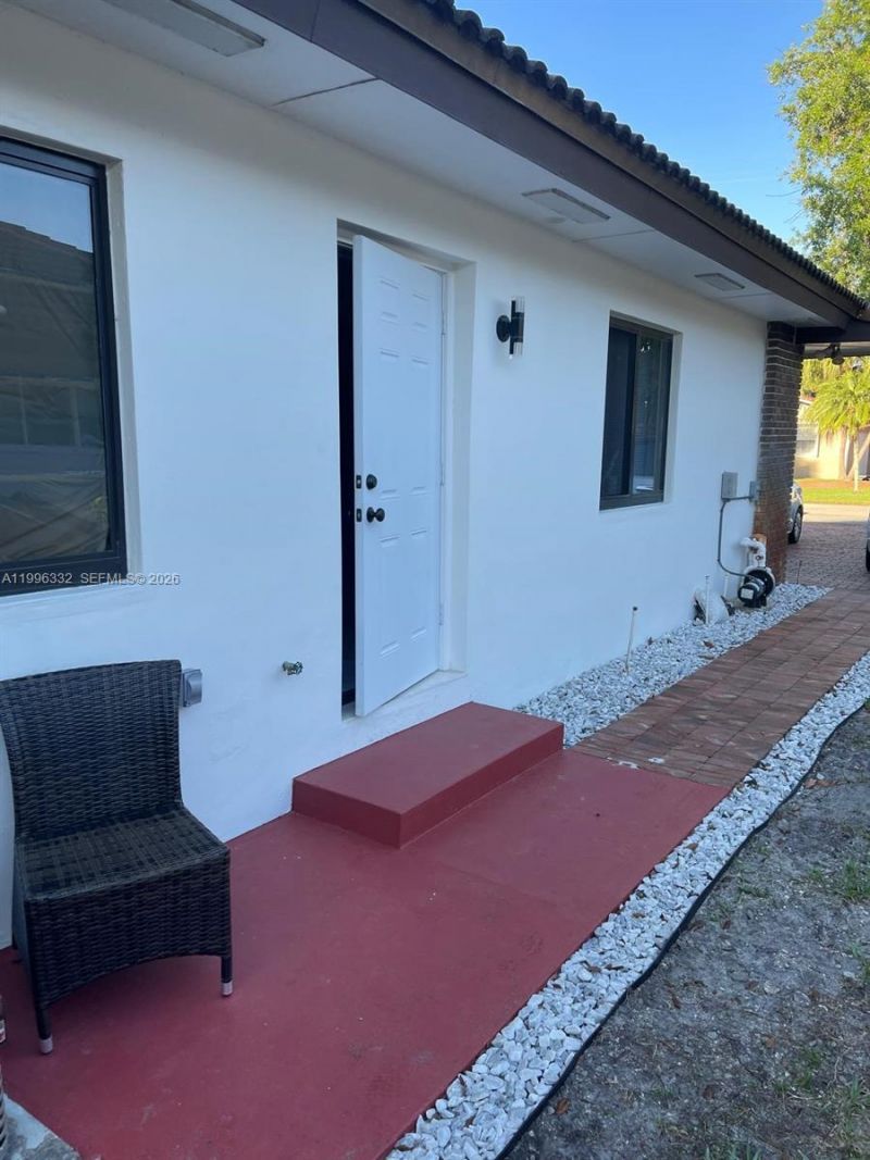 19265 E Saint Andrews Dr , Hialeah, FL 33015 Photo