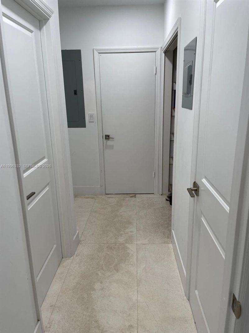 19265 E Saint Andrews Dr , Hialeah, FL 33015 Photo