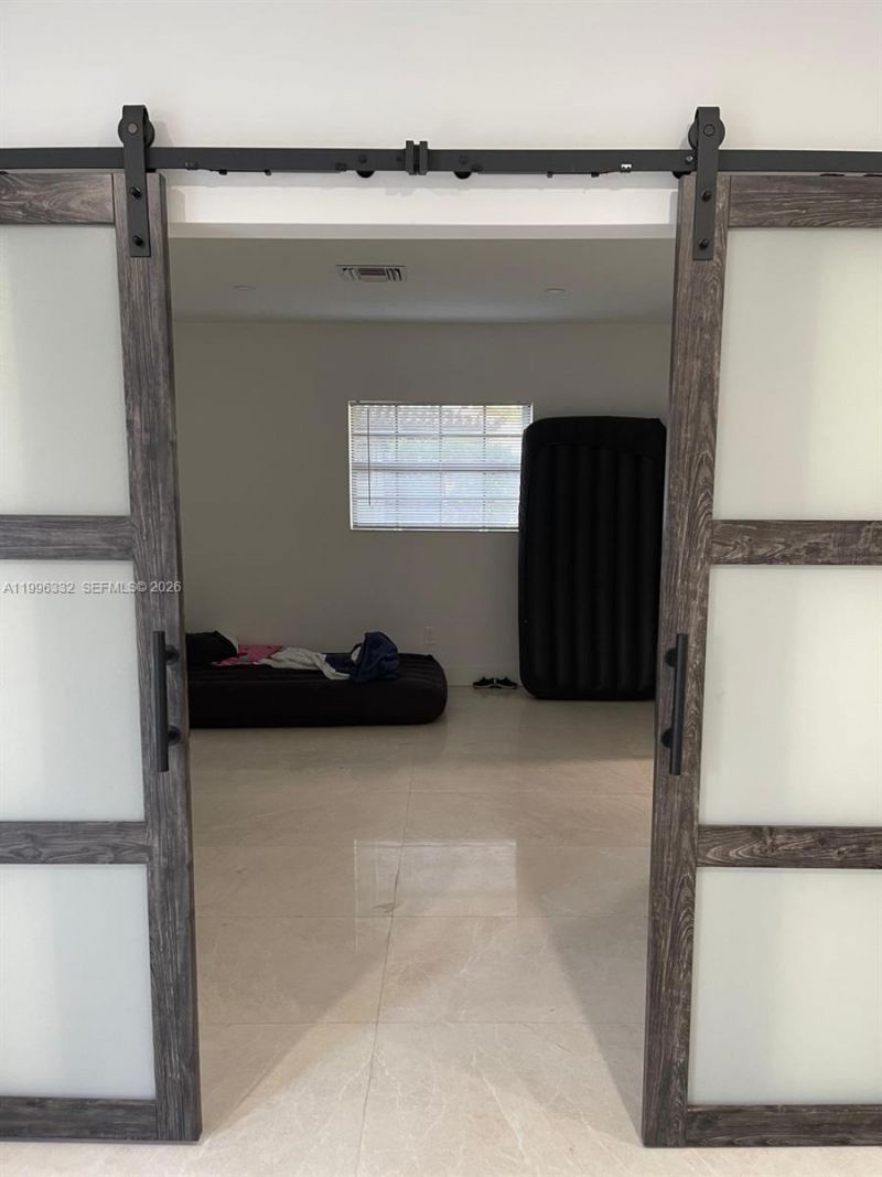 19265 E Saint Andrews Dr , Hialeah, FL 33015 Photo