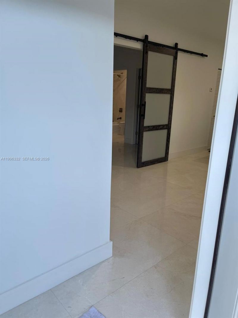 19265 E Saint Andrews Dr , Hialeah, FL 33015 Photo