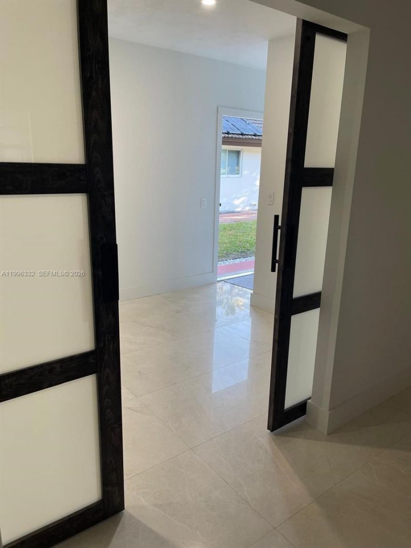 19265 E Saint Andrews Dr , Hialeah, FL 33015 Photo