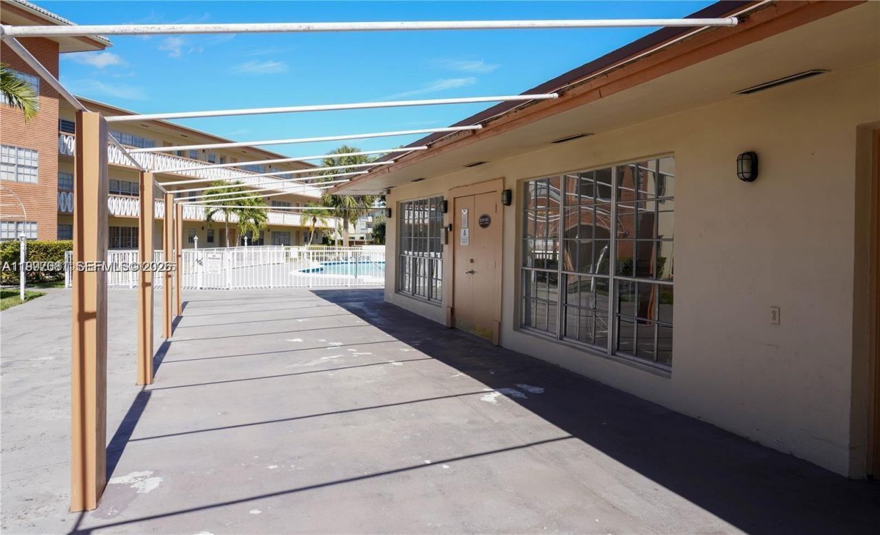 11855 NE 19th Dr, Unit 10, North Miami, FL 33181 Photo