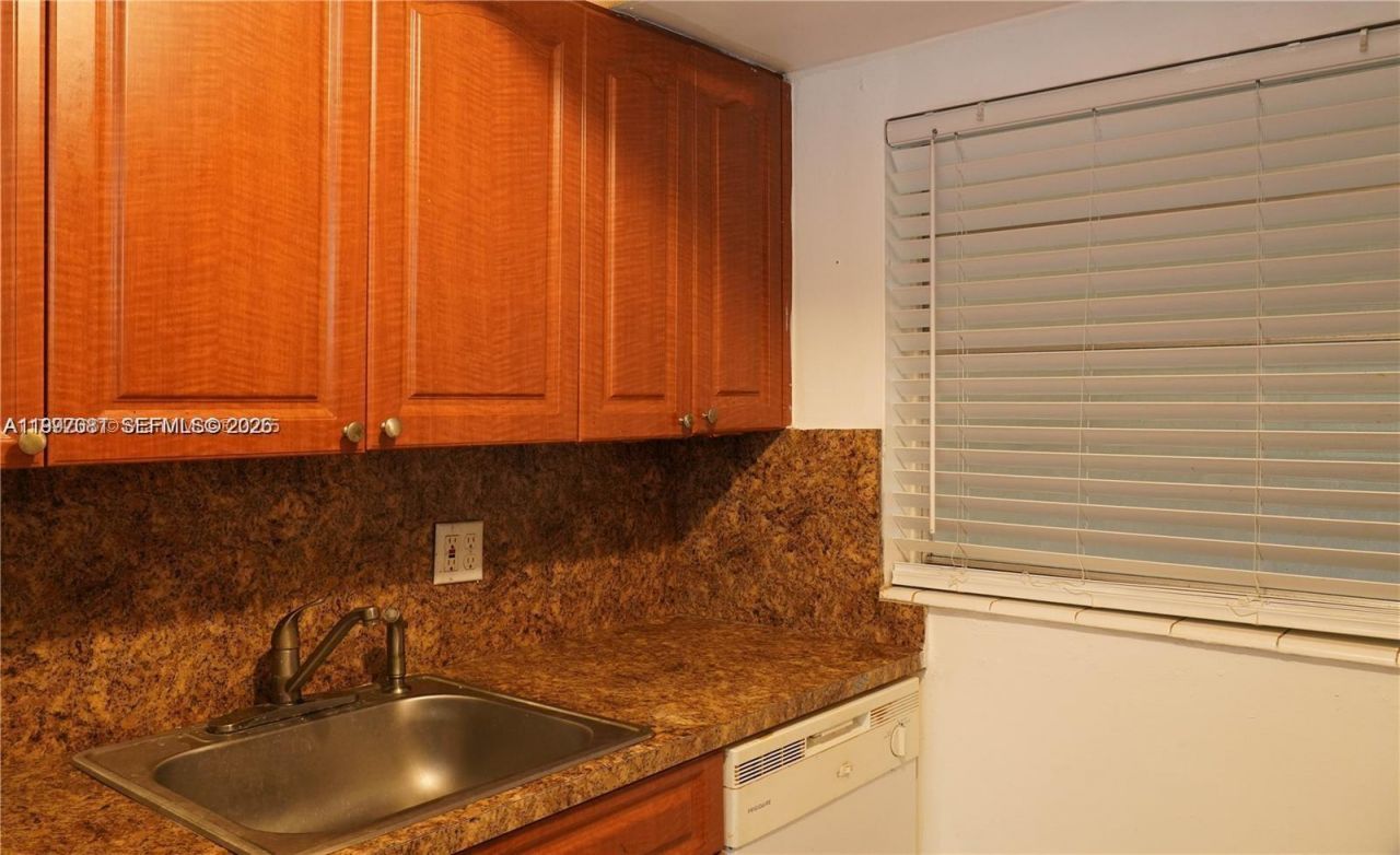 11855 NE 19th Dr, Unit 10, North Miami, FL 33181 Photo