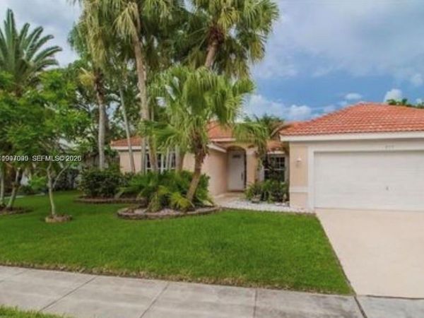 709 NW 177th Ave , Pembroke Pines, FL 33029