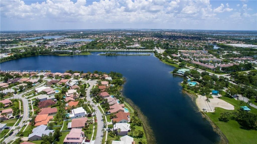 709 NW 177th Ave , Pembroke Pines, FL 33029 Photo