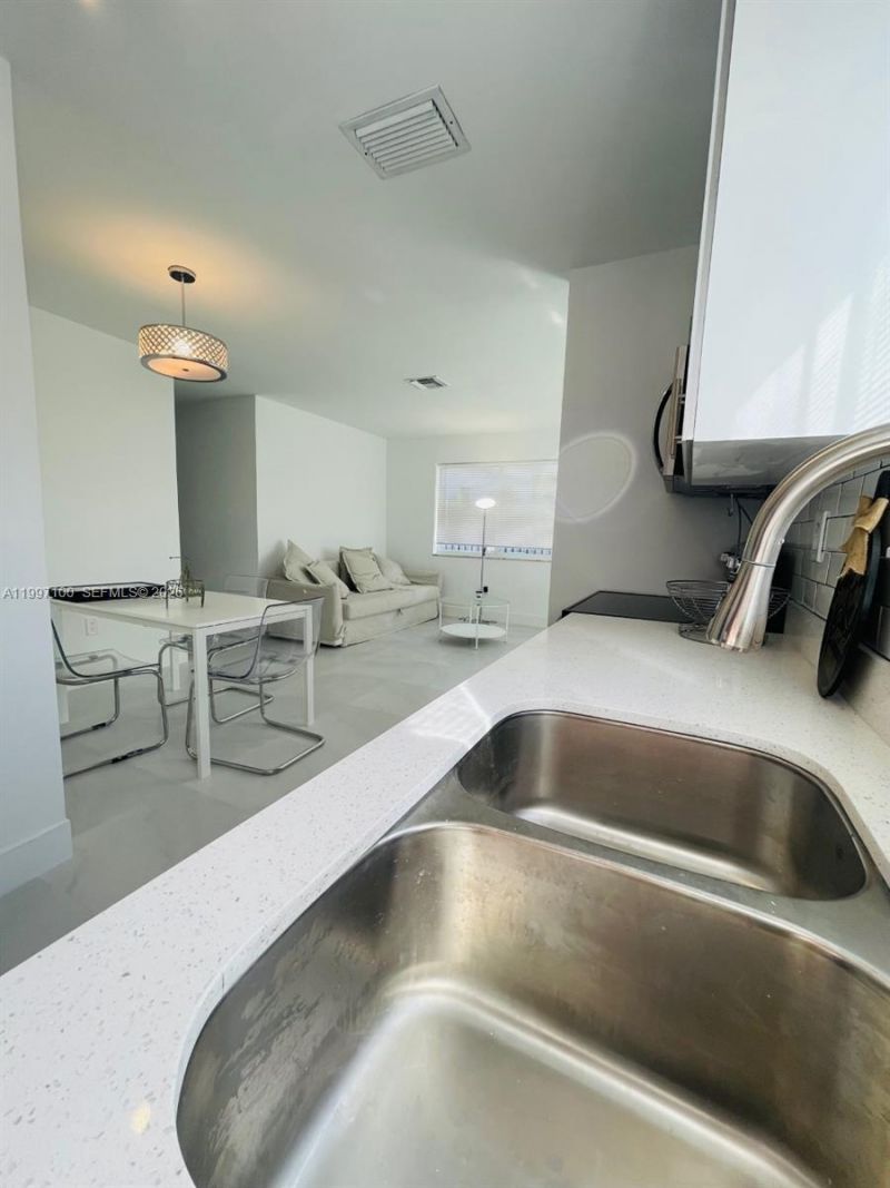 1515 NE 110th St, Unit 1, Miami, FL 33161 Photo