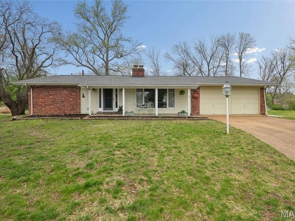 12725 Westport Drive, St Louis, MO 63146
