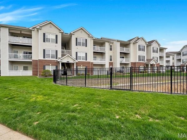 37 Kassebaum Lane , Unit 300, St Louis, MO 63129