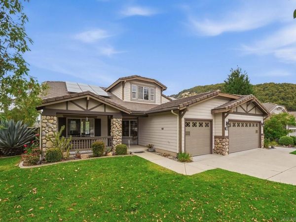 3204 Meadow Creek, Escondido, CA 92027