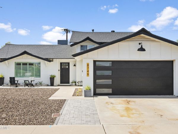 8749 E MONTEBELLO Avenue, Scottsdale, AZ 85250