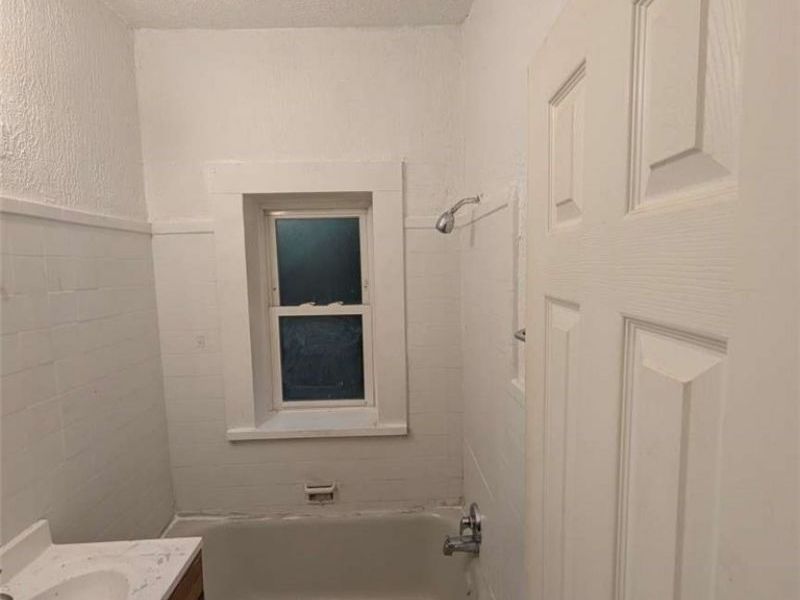 1874 Marloes Avenue, East Cleveland, OH 44112 Photo 23