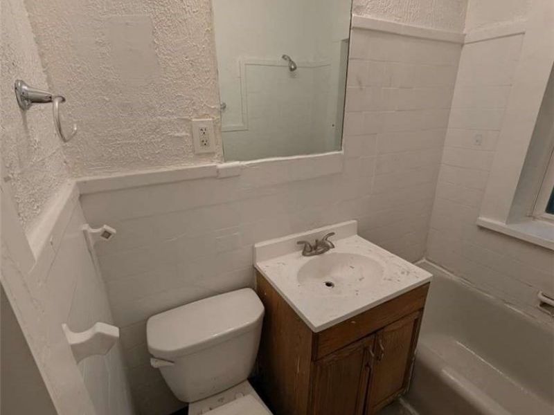 1874 Marloes Avenue, East Cleveland, OH 44112 Photo 24