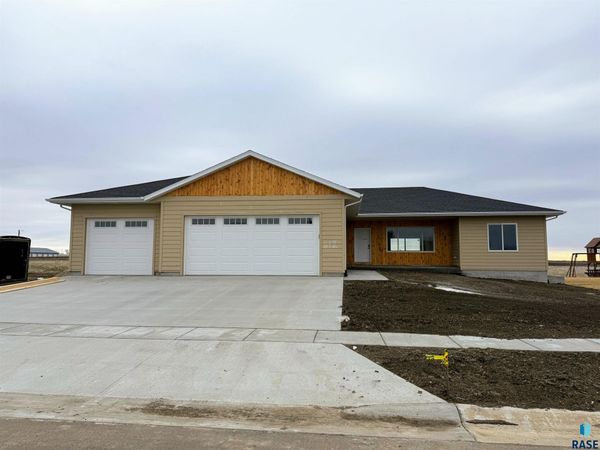 612 Wildwood Ave, Colman, SD 57017
