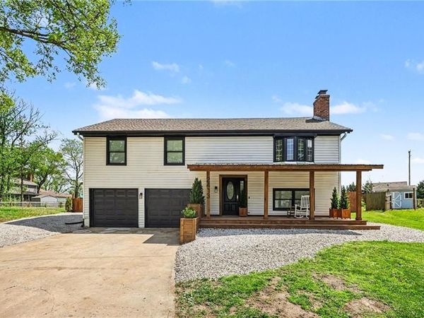 2413 W Post Oak Road, Olathe, KS 66061