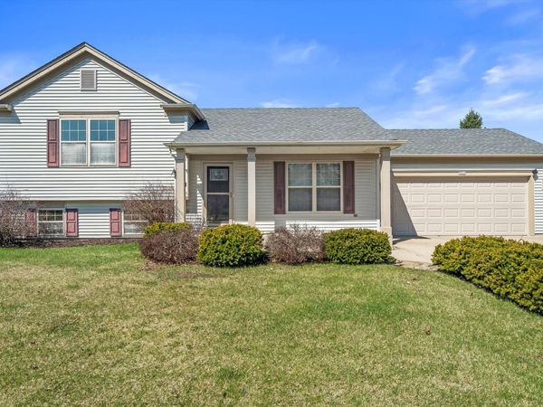 2521 Brittany Ln, East Troy, WI 53120