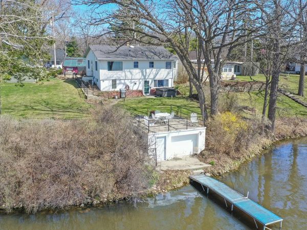 5410 W Peninsula ROAD, Waterford, WI 53185