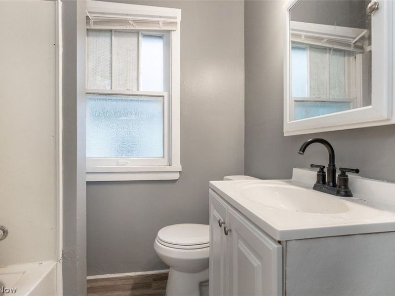 7915 Vineyard Avenue , Cleveland, OH 44105 Photo 11