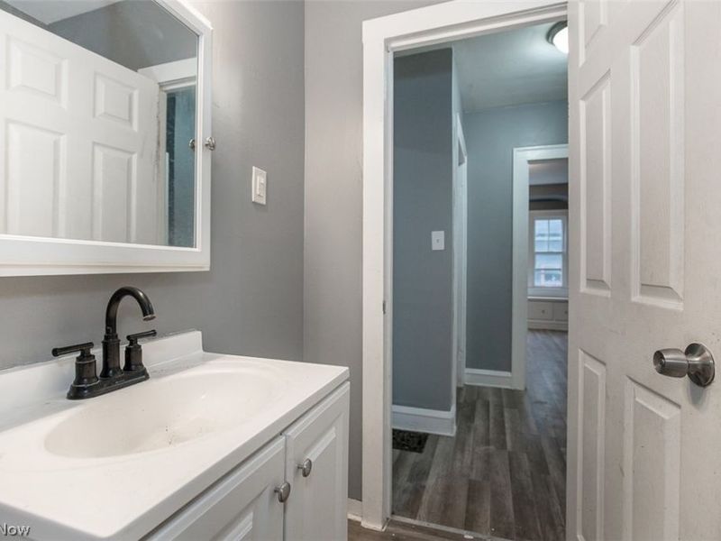 7915 Vineyard Avenue , Cleveland, OH 44105 Photo 12