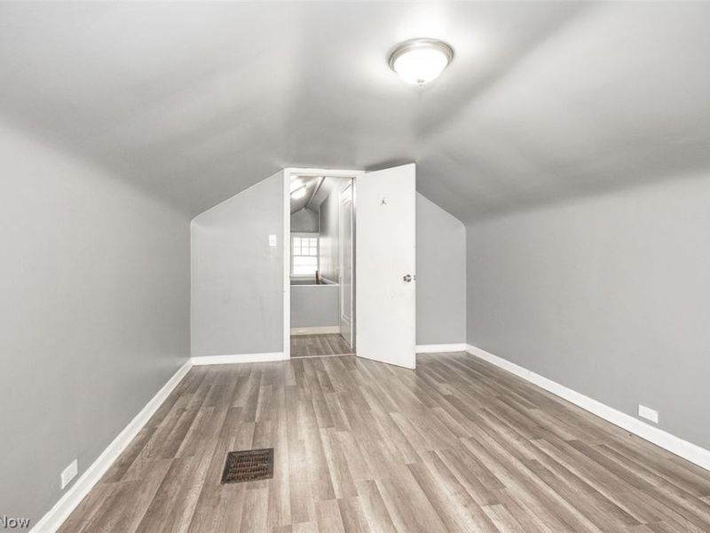 7915 Vineyard Avenue , Cleveland, OH 44105 Photo 18