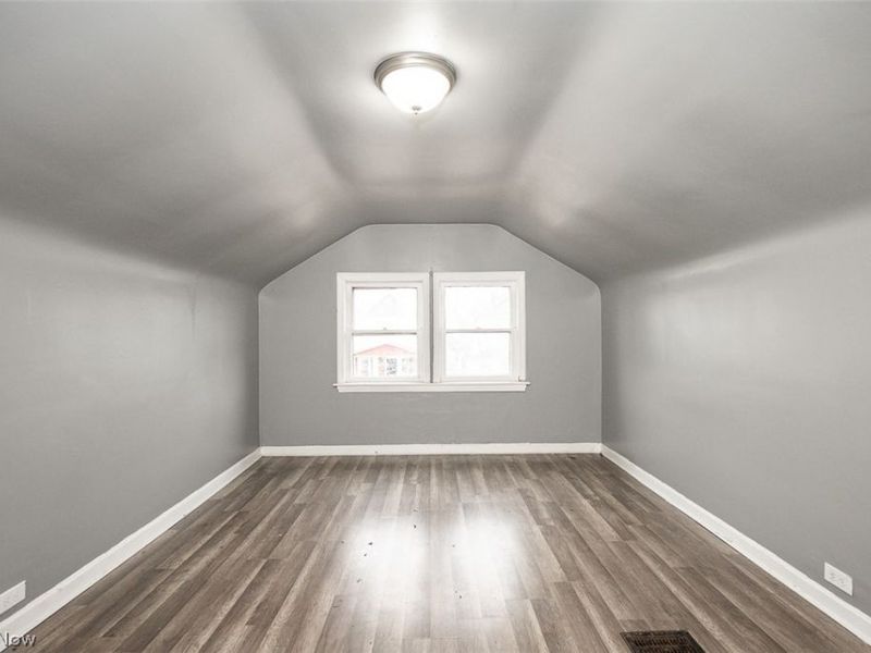 7915 Vineyard Avenue , Cleveland, OH 44105 Photo 19