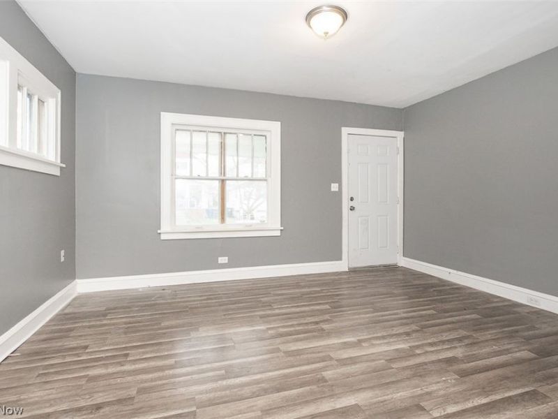 7915 Vineyard Avenue , Cleveland, OH 44105 Photo 2