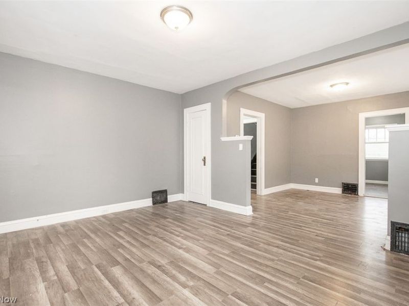 7915 Vineyard Avenue , Cleveland, OH 44105 Photo 3