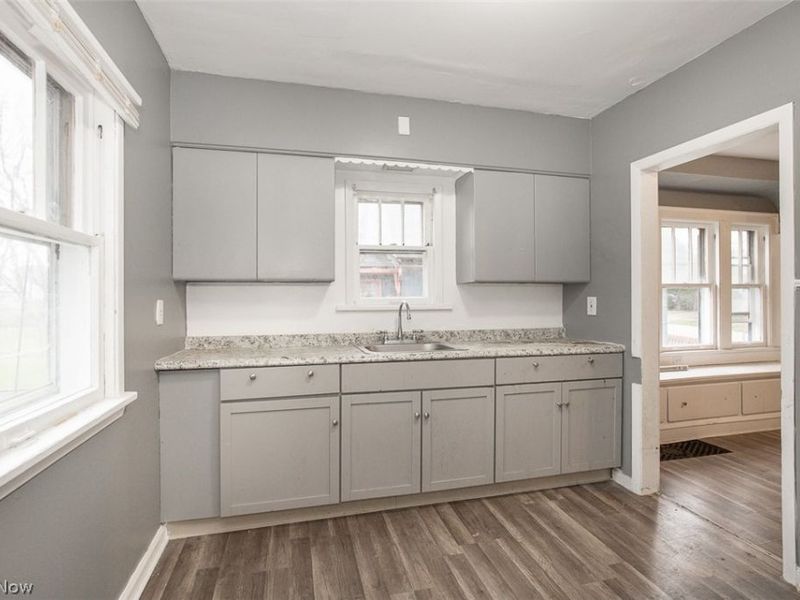 7915 Vineyard Avenue , Cleveland, OH 44105 Photo 9