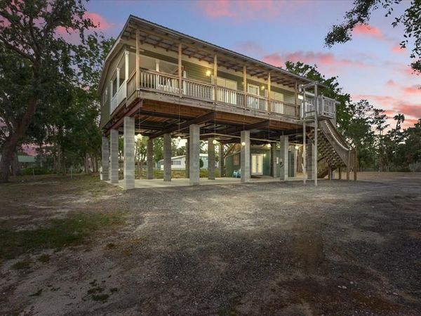 17 SW 282nd Ave, Steinhatchee, FL 32359