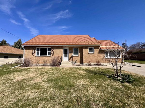 216 SE 1st Avenue, Waukon, IA 52172