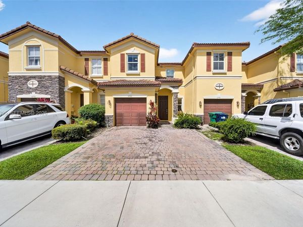 8766 NW 112th Path, Doral, FL 33178