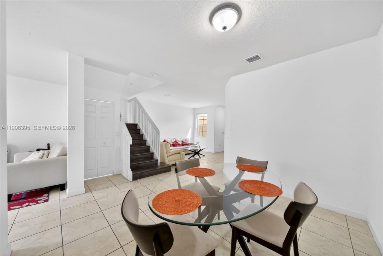 8766 NW 112th Path, Doral, FL 33178 Photo