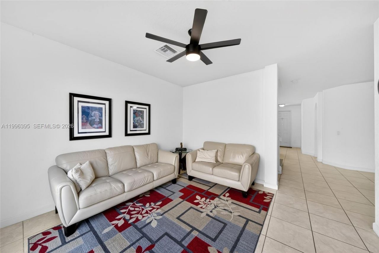 8766 NW 112th Path, Doral, FL 33178 Photo