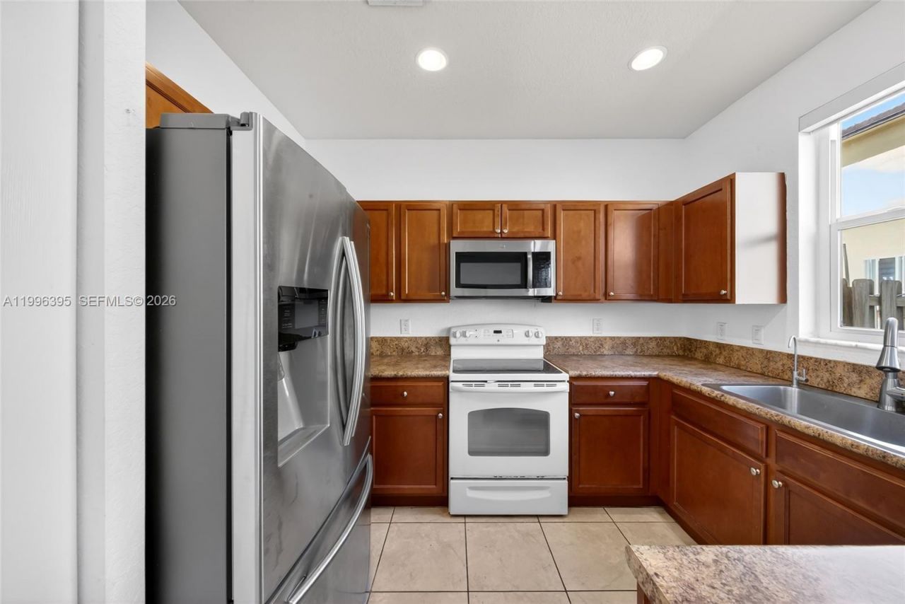 8766 NW 112th Path, Doral, FL 33178 Photo
