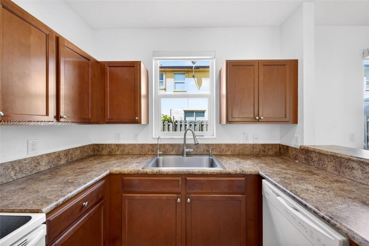 8766 NW 112th Path, Doral, FL 33178 Photo