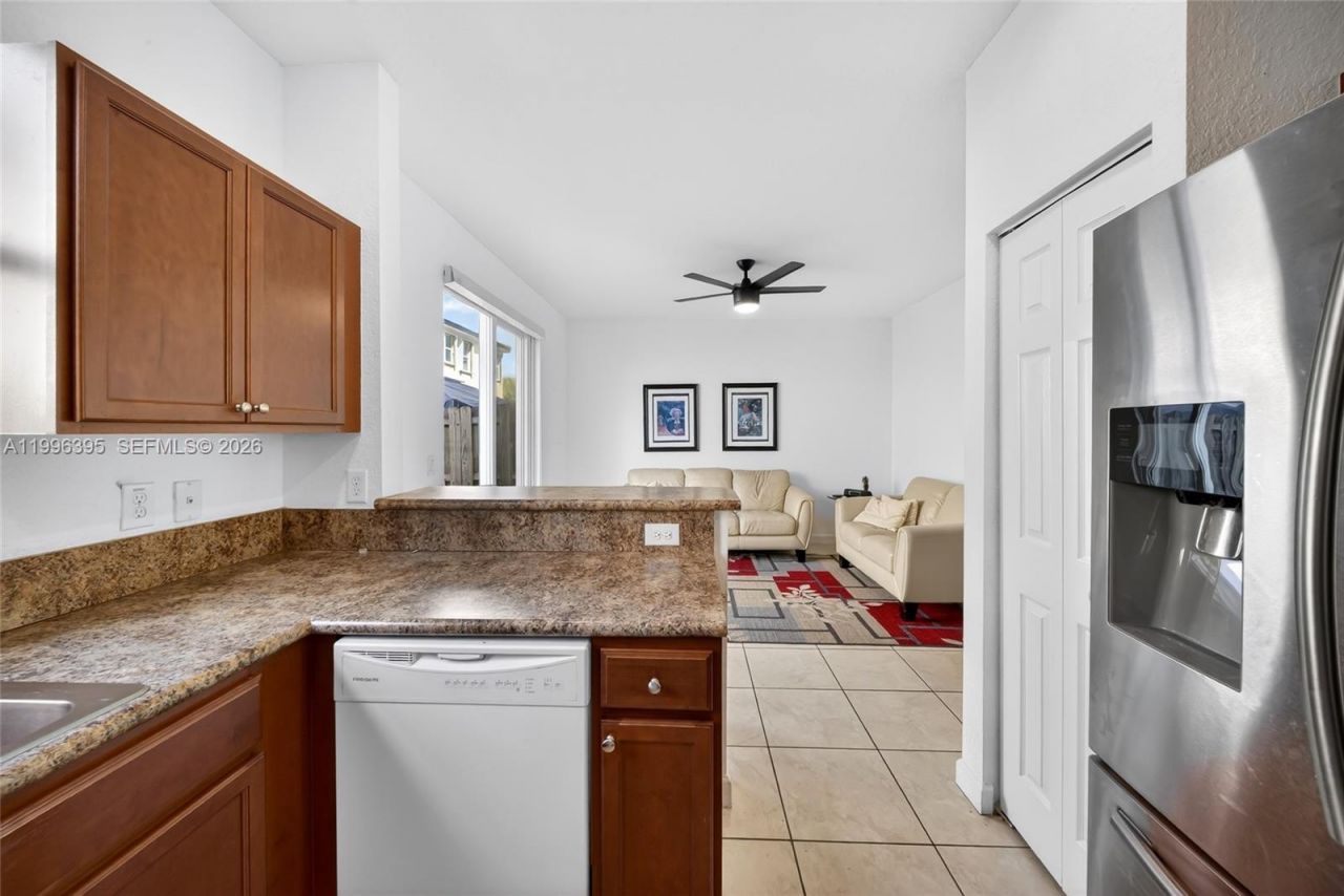 8766 NW 112th Path, Doral, FL 33178 Photo